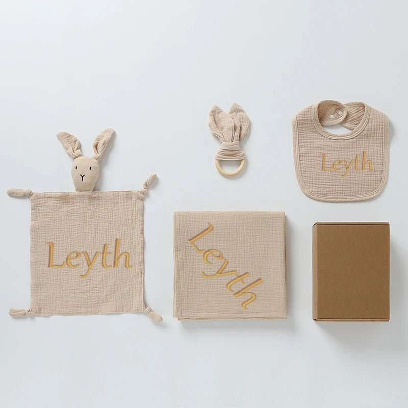 Ensemble de 4 pieces avec nom personnalisé, couverture pour bébé en mousseline de coton, serviettes pour bébé, anneau de dentition pour bébé, bavoirs pour bébé. Ensemble cadeaux pour nouveau - né. - Mode bébé